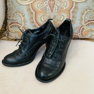 Born black leather laced up healed shoes